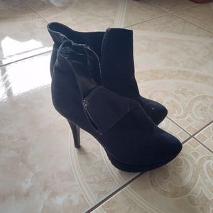 Black heel boots